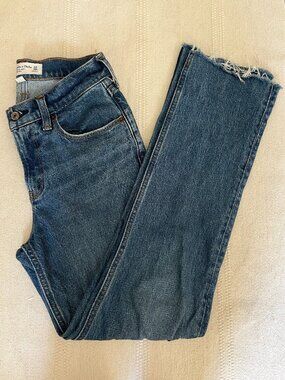 Abercrombie & Fitch | The 90's Straight Mide Rise Dark Wash Jean | 00 Short